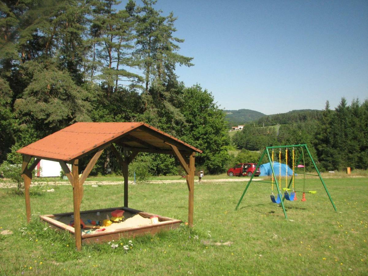 Camping La Vallee Verte Ambert Exterior photo
