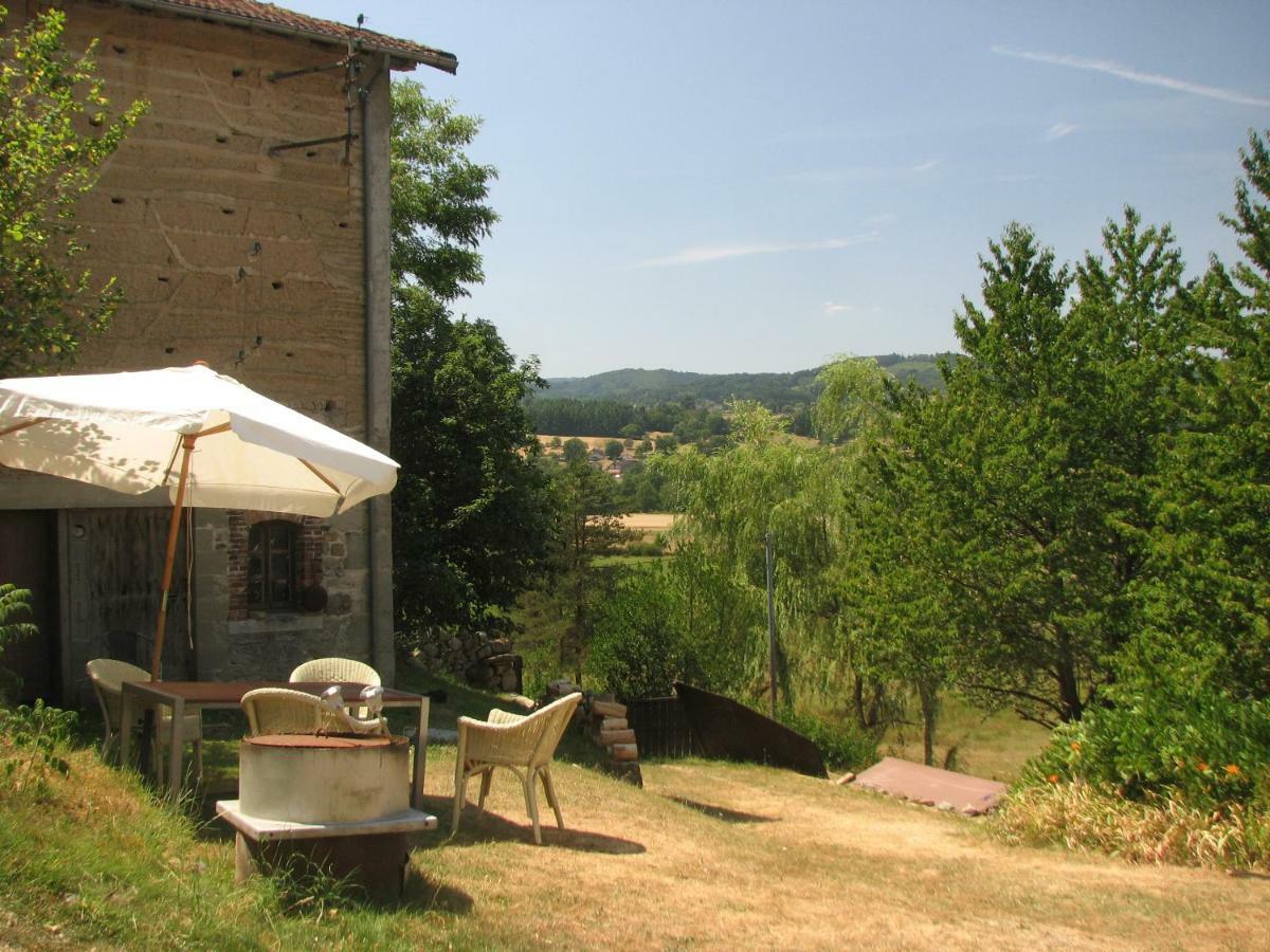 Camping La Vallee Verte Ambert Exterior photo